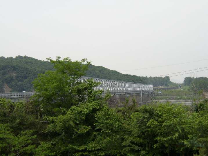臨津江(イムジンガン)を渡る唯一の橋「自由の橋」